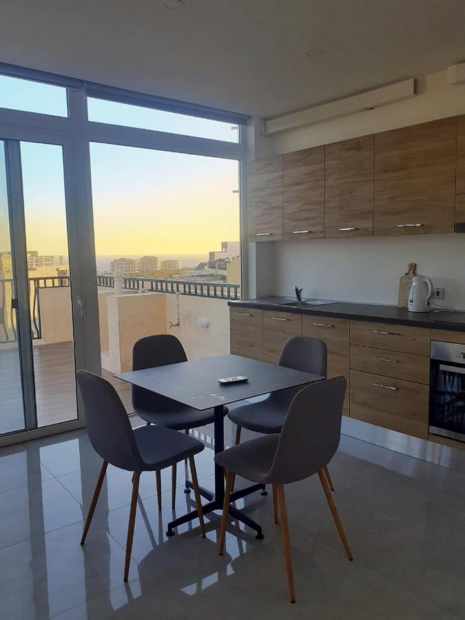 Panoramic Penthouse Haven Apartment เมลลิฮา ภายนอก รูปภาพ